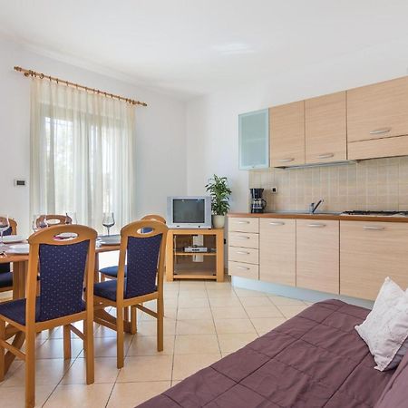 Beautiful Apartment In Porec With Kitchen Dış mekan fotoğraf